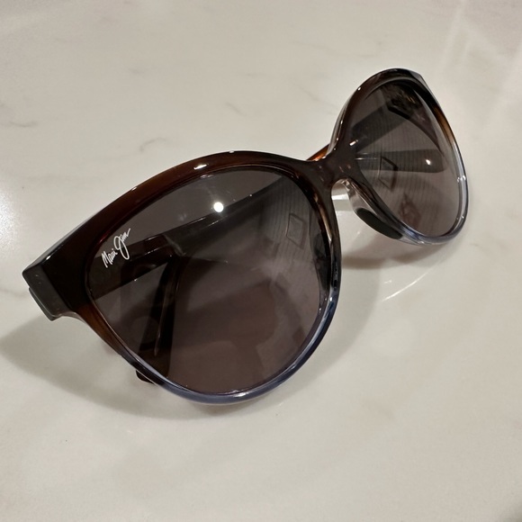 Maui Jim - HONI
Polarized Cat Eye Sunglasses - Picture 3 of 8